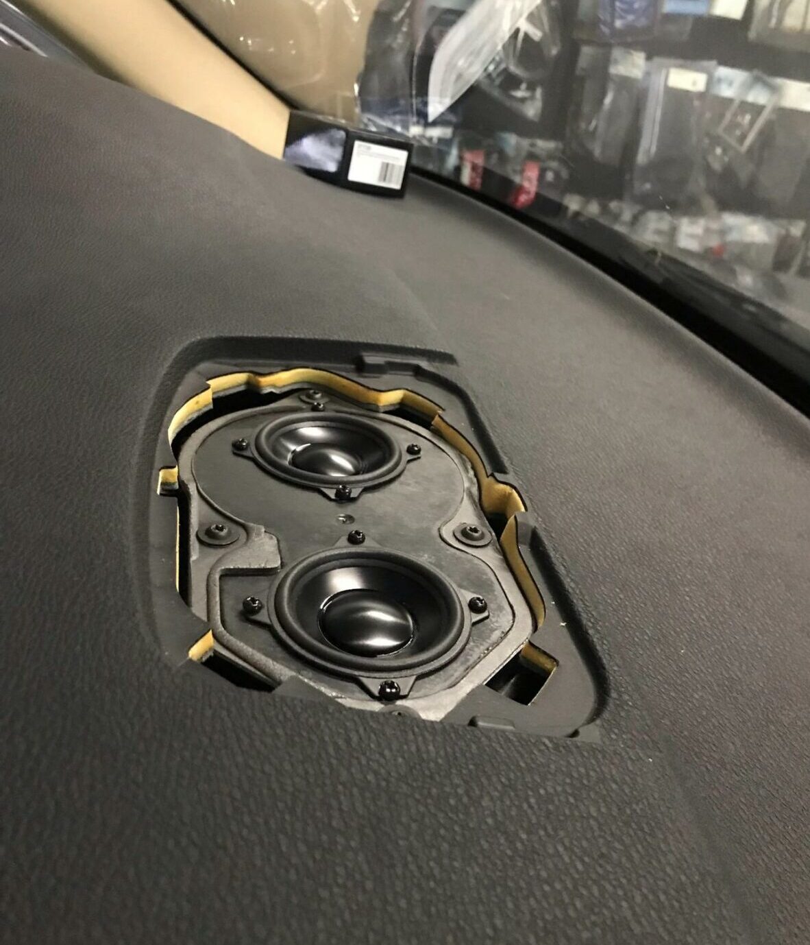 Car audio upgrade OEM integratie TMMS project